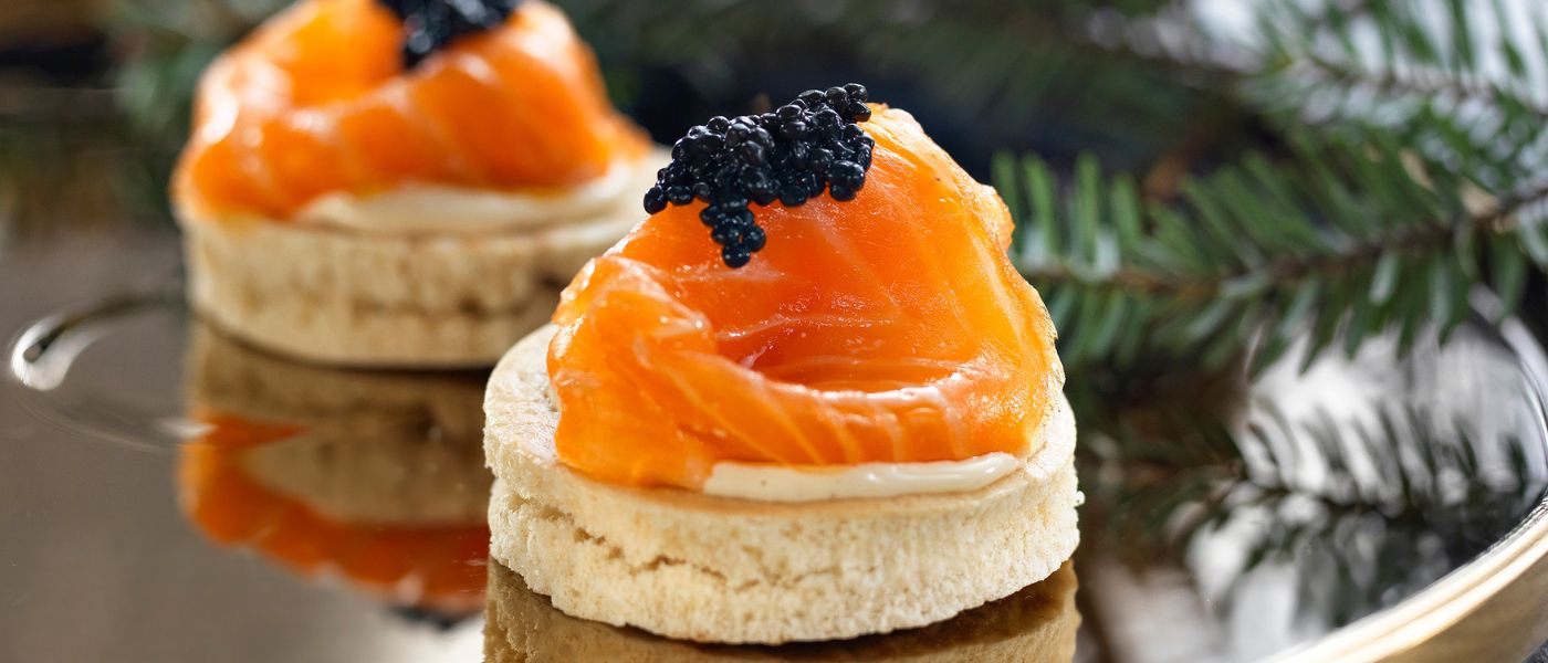 Pinchos de salmon ahumado para Navidad