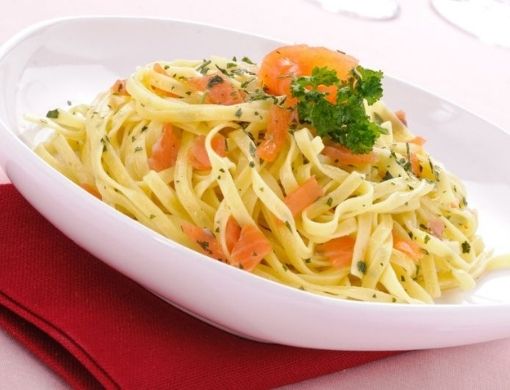 Pasta con salmón ahumado sin nata