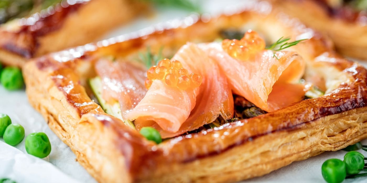 Trenza de hojaldre con salmón ahumado y queso