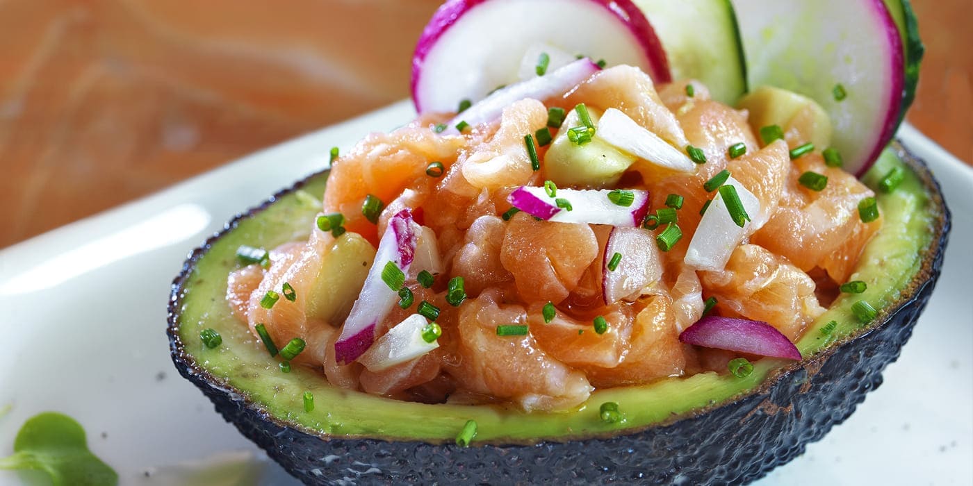 Ensalada de aguacate y salmón ahumado