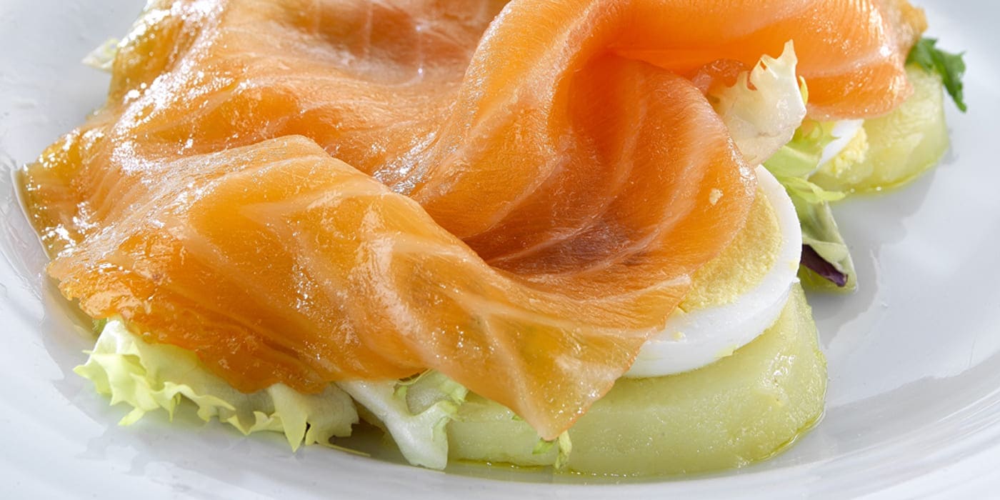 Ensalada de patata y salmón ahumado