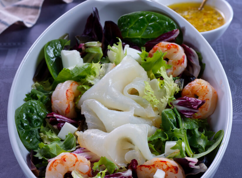 Receta de ensalada de bacalao ahumado y gambas