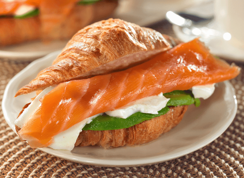 Croissant relleno salado