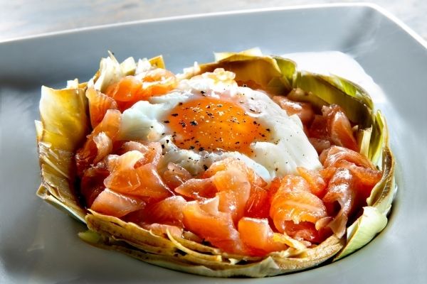 Alcachofa con salmón ahumado