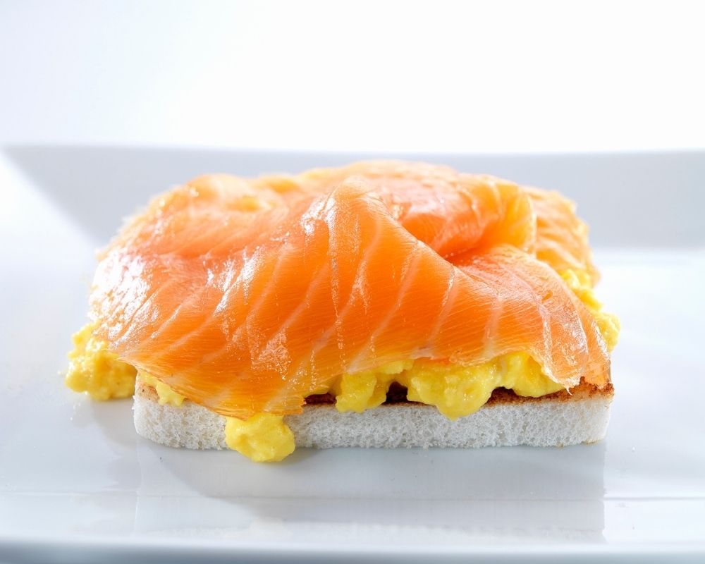 Canapé de salmón ahumado
