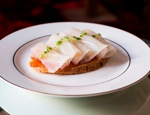 Tostas de bacalao ahumado