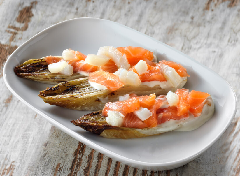 Receta de endivias con ensalada de ahumados