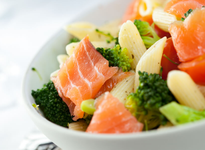 Receta de ensalada con salmón marinado
