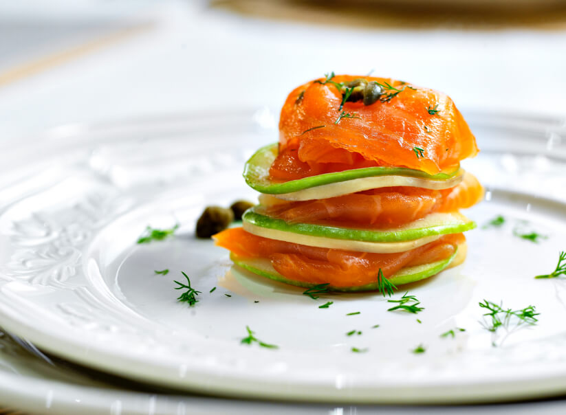 Receta de mini tartas de salmón ahumado y manzana