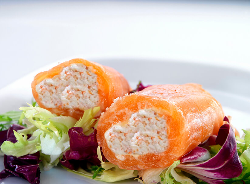 Receta de rollitos de salmón ahumado y surimi