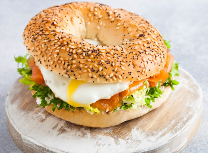 Receta de sándwich de salmón ahumado y huevo