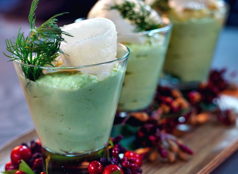 Receta de vasitos de bacalao ahumado y aguacate