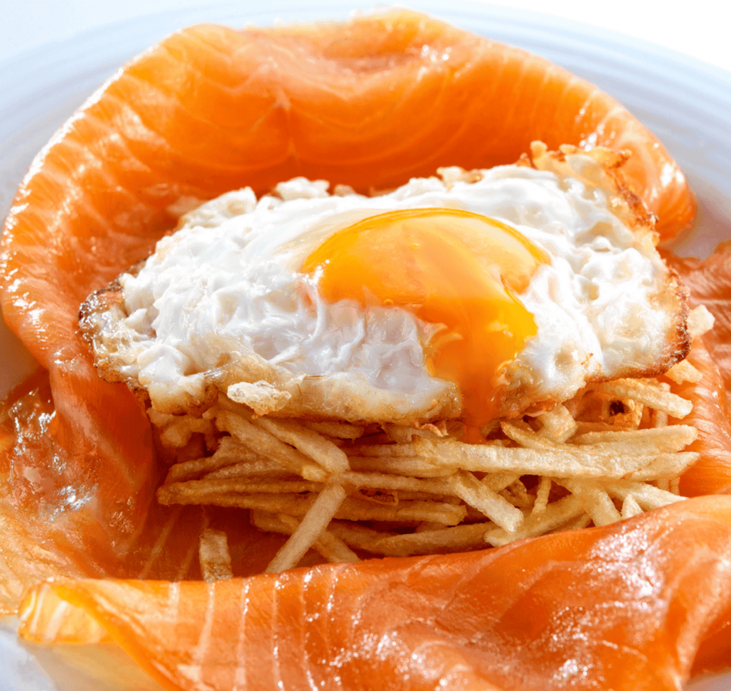 Salmon-ahumado-con-huevos-1028x972.png