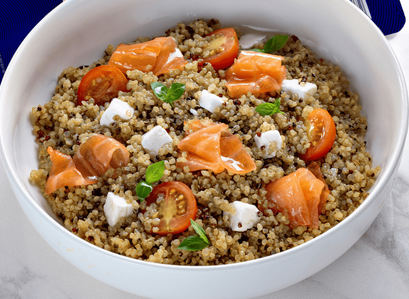 Ensalada de quinoa con salmón ahumado